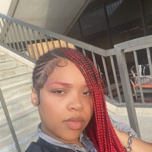 Meet your Posher, Khya